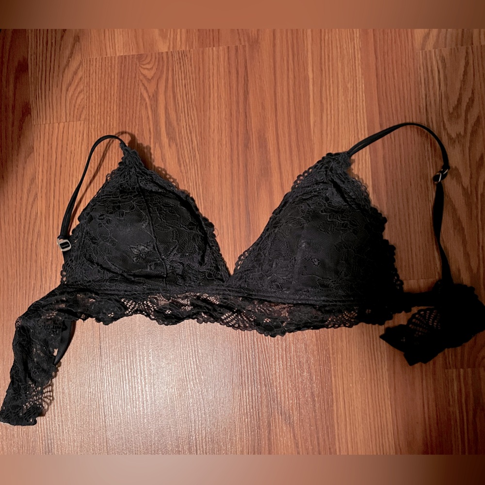 Lightly worn Abercrombie and fitch dark navy lace bra size XL